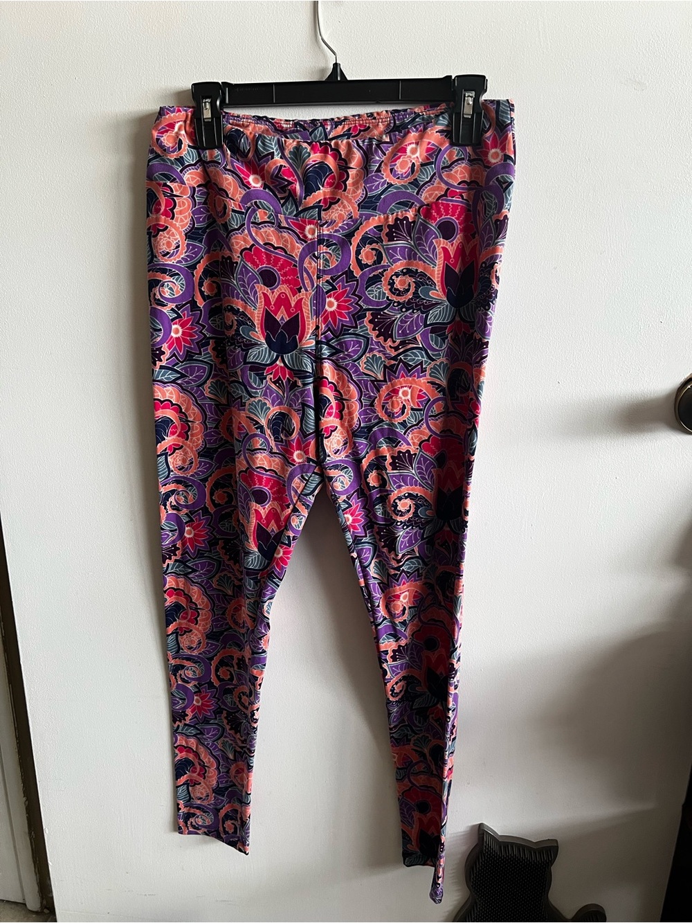 LuLaRoe Paisley Print Leggings in Pink, Purple & Coral